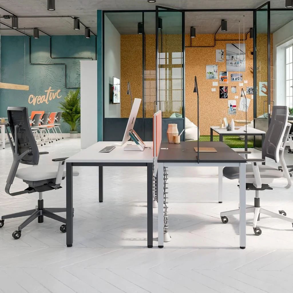 Eckschreibtisch E10 Quadratrohr 4-Fuß mit Sichtschutz von Nowy Styl - Produktbild 5 von 9